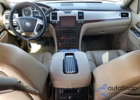 2013 Cadillac Escalade Luxury z USA, uszkodzony, nr VIN 1GYS3BEF2DR347320